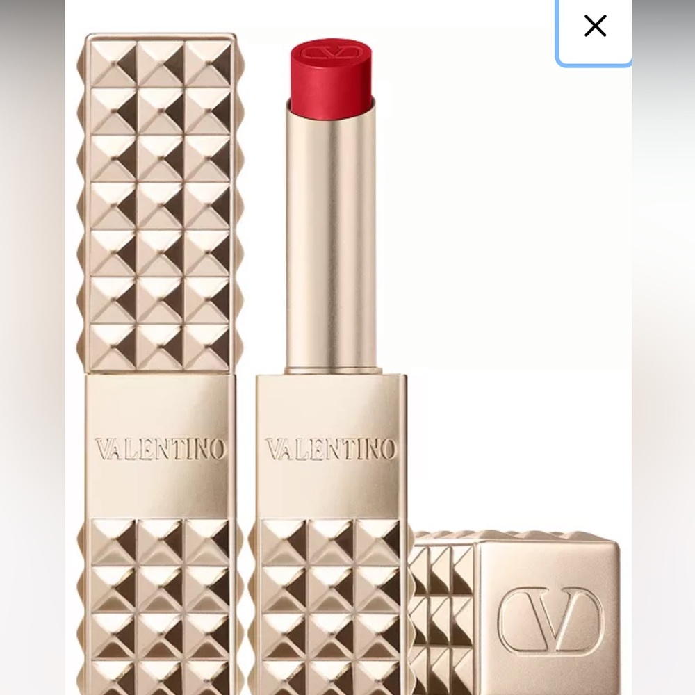 Valentino Metallic Gold Lipstick
***200A Red Fiesta****NEW****
With box